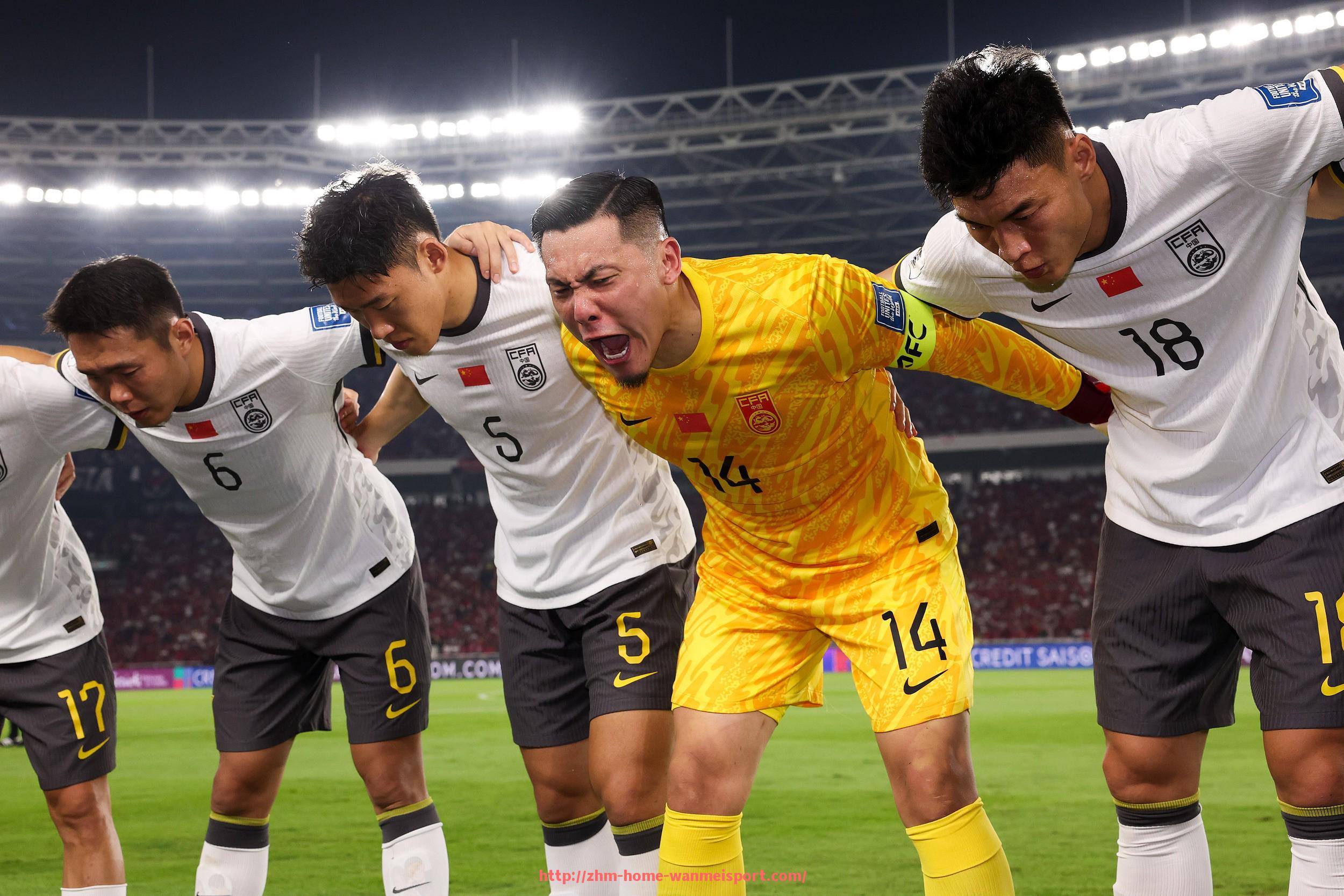 完美体育官方网站-前火箭队中锋穆托姆博经典图片回顾与致敬